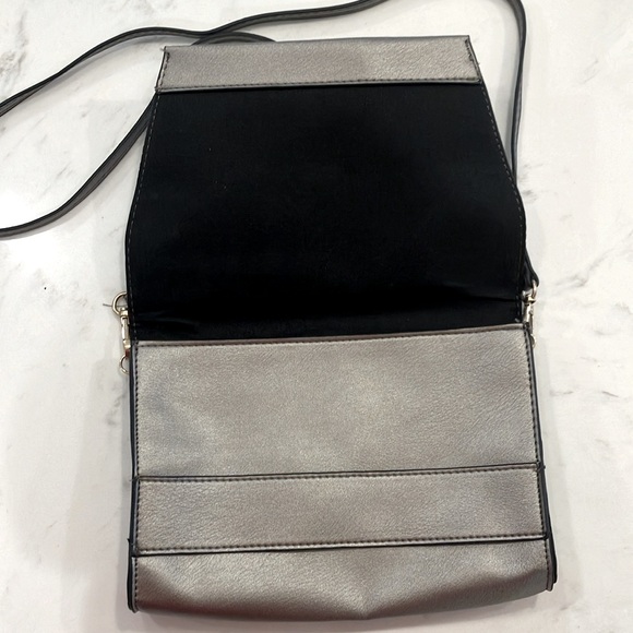 Summer and Rose adjustable handbag purse in pewter crossbody option - Picture 3 of 5